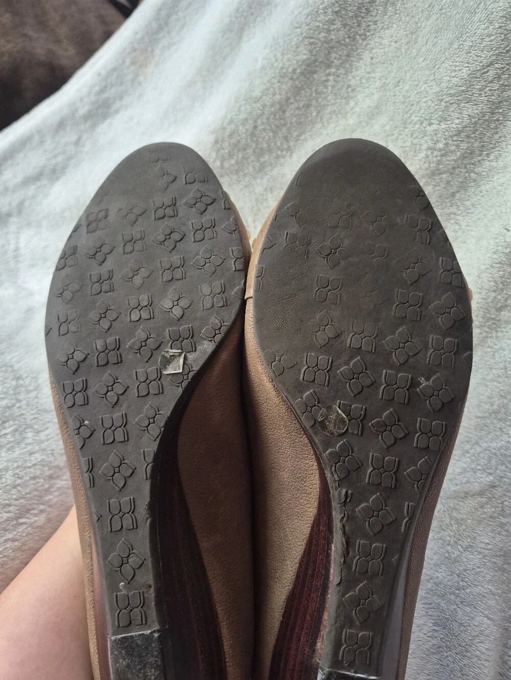 BCBGMAXAZRIA Brown Lena Flats Studded 8B